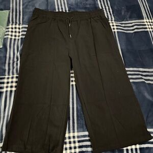 5 Pairs of NEW light Capri Pants - ladies